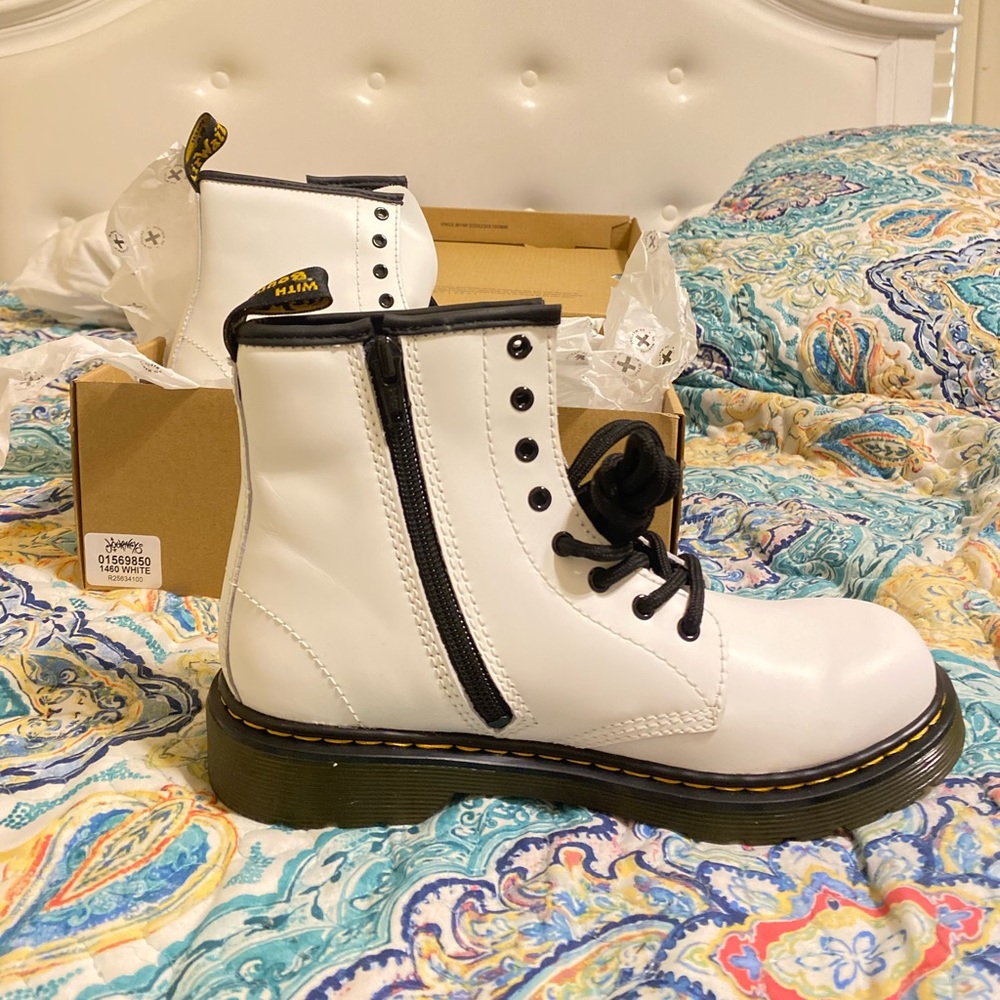 White dr.martens